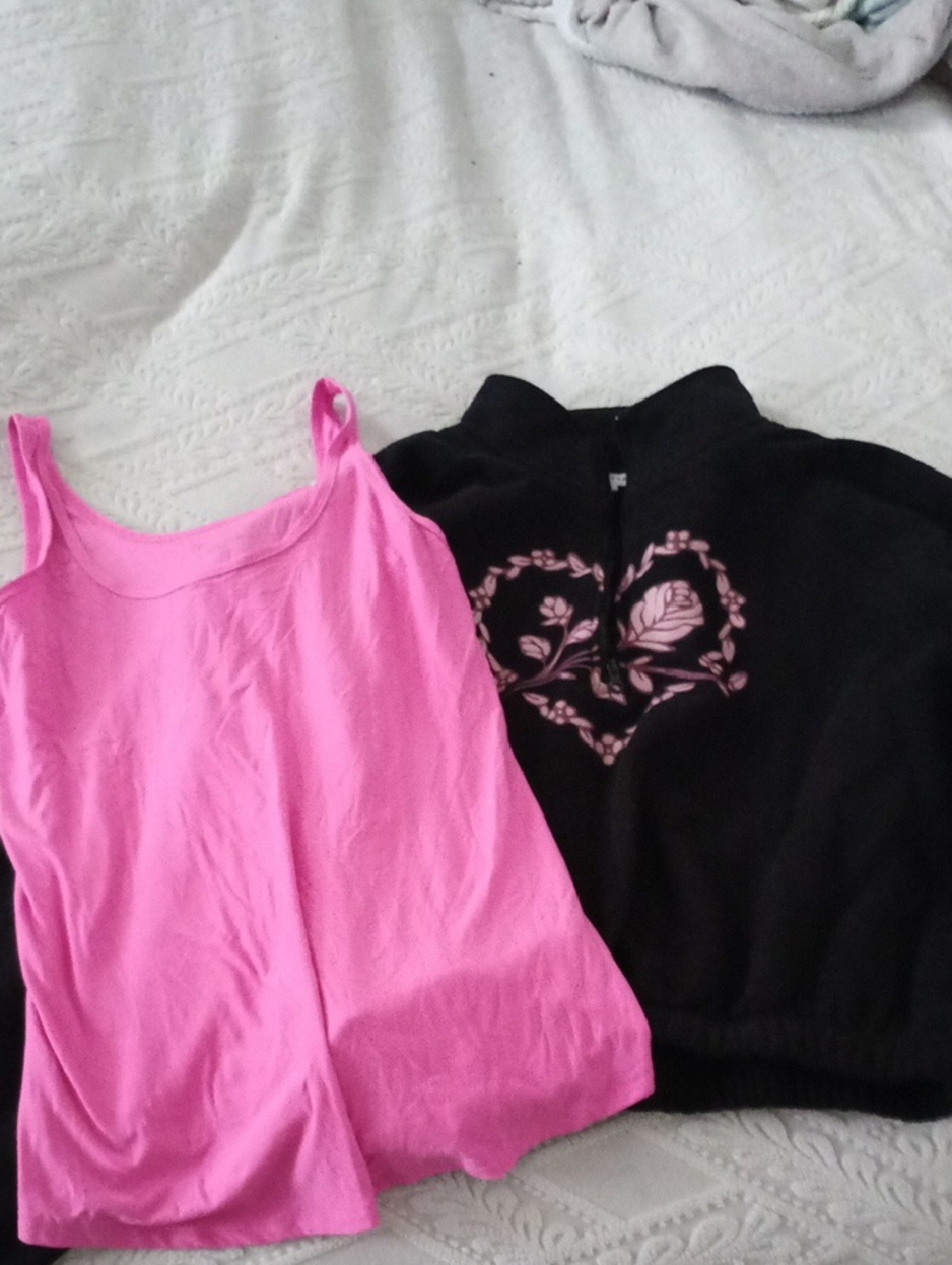 Unbranded Women's Pink V-Neck Sweater - Heart Detail